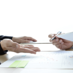 【栄枯盛衰は世の常。変化を捉え上昇気流に乗る！】不況時、転職市場はどのように変化する？